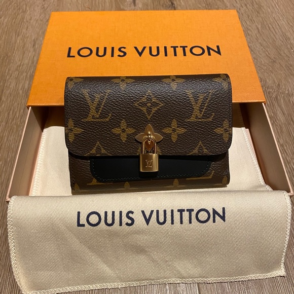 lv flower compact wallet